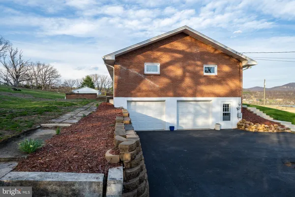 $345,000 | 16529 Oak Crest Lane Southwest, Cumberland, MD 21502