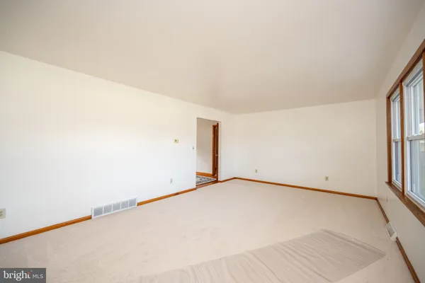 $345,000 | 16529 Oak Crest Lane Southwest, Cumberland, MD 21502