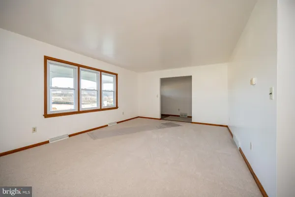 $345,000 | 16529 Oak Crest Lane Southwest, Cumberland, MD 21502