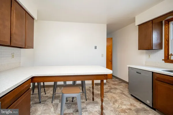 $345,000 | 16529 Oak Crest Lane Southwest, Cumberland, MD 21502