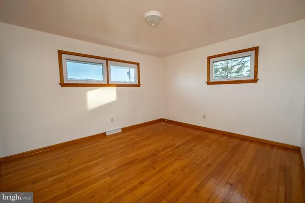 $345,000 | 16529 Oak Crest Lane Southwest, Cumberland, MD 21502