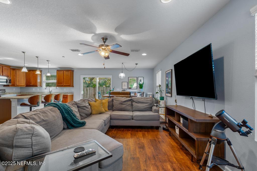 4264 Adirolf Road Jacksonville, FL 32207 - Photo 5 of 29 4264 Adirolf Rd-8