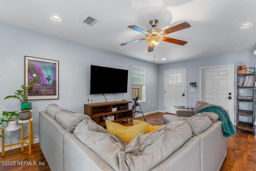 4264 Adirolf Road Jacksonville, FL 32207 - Photo 7 of 29 4264 Adirolf Rd-11