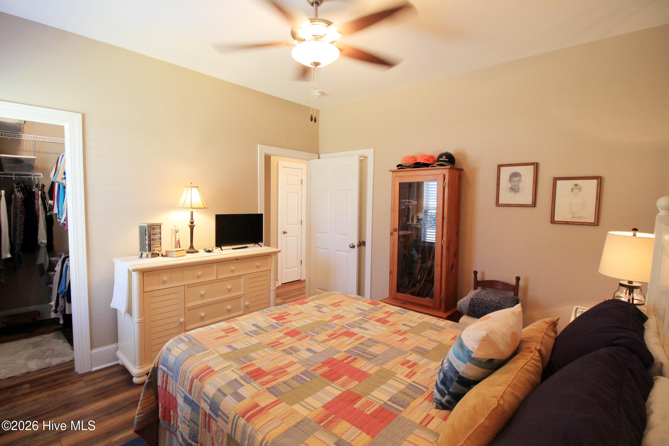 18 Queens Way Bath, NC 27808 - Photo 20 of 63 Primary suite.