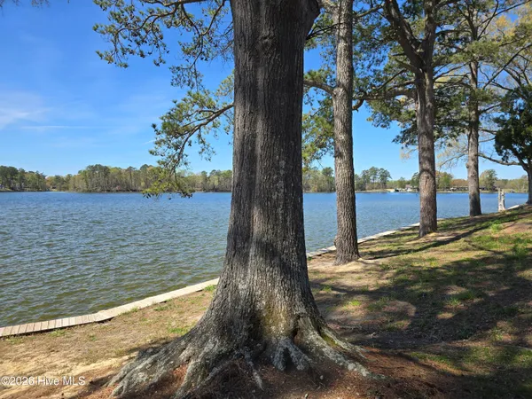 $299,900 | 18 Queens Way, Bath, NC 27808