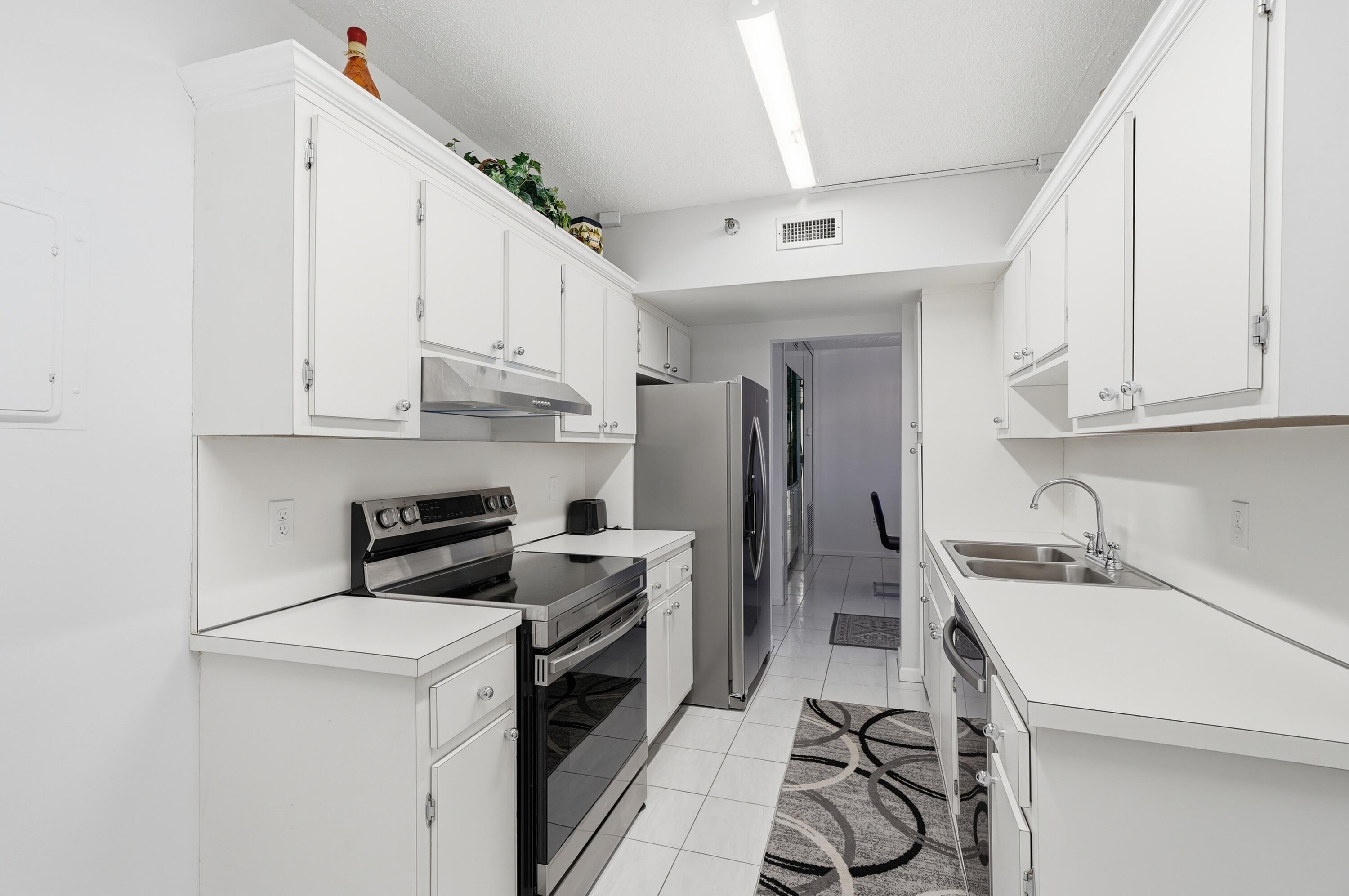 3850 Washington Street, Unit 1003 Hollywood, FL 33021 - Photo 12 of 30 a kitchen with refrigerator a stove and a sink