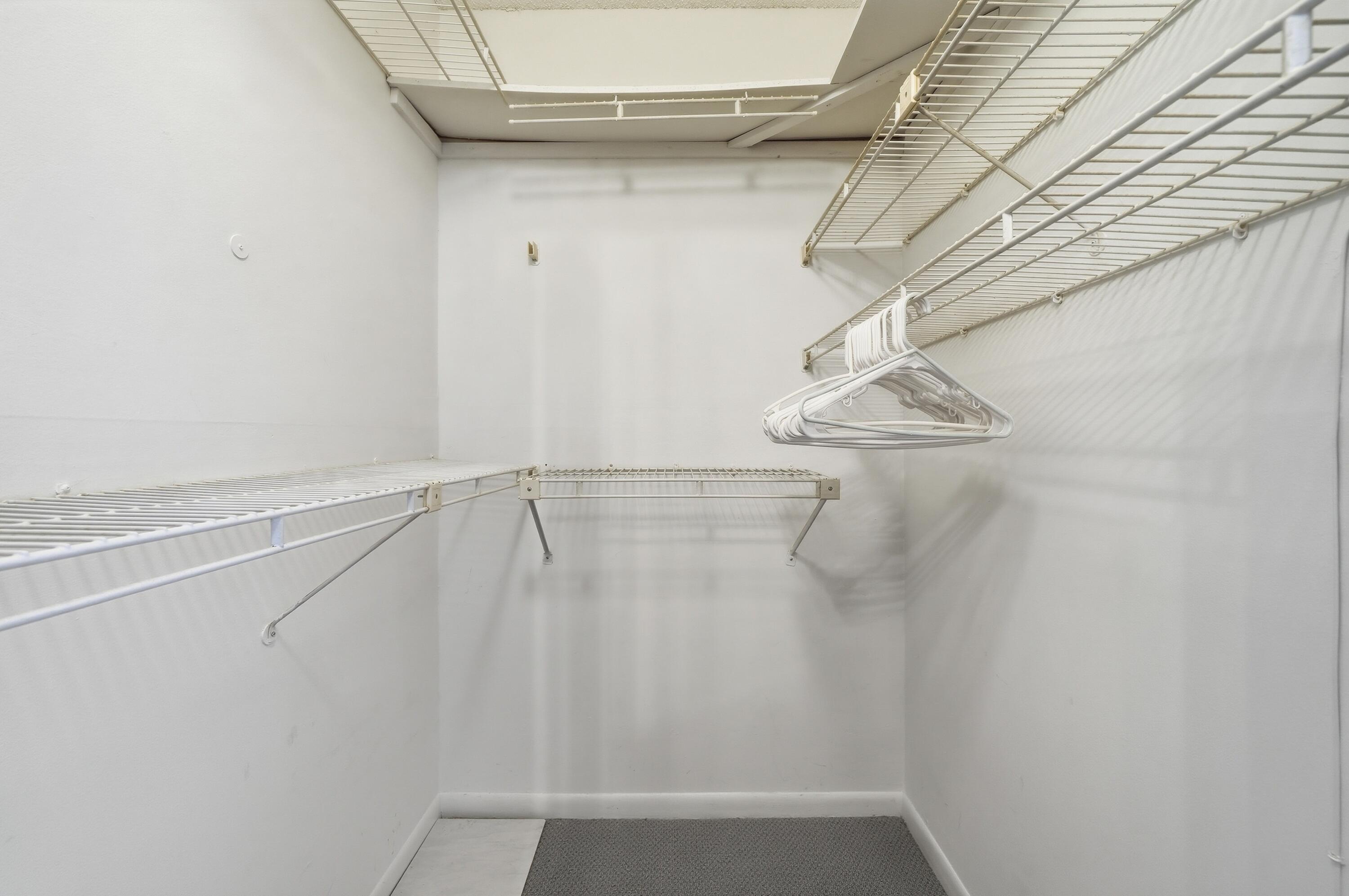 3850 Washington Street, Unit 1003 Hollywood, FL 33021 - Photo 24 of 30 a view of small space