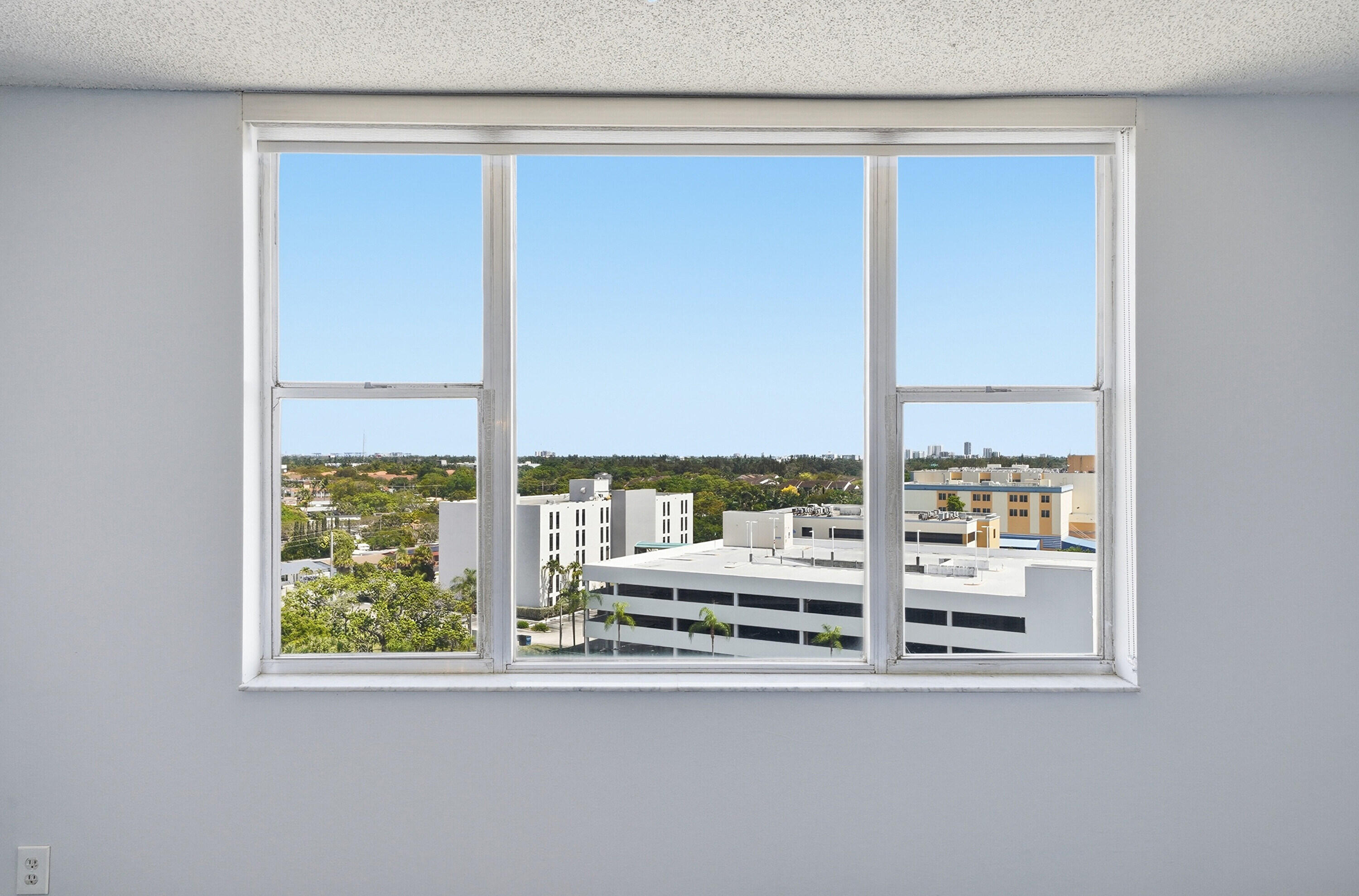 3850 Washington Street, Unit 1003 Hollywood, FL 33021 - Photo 28 of 30 a view of a living room and window