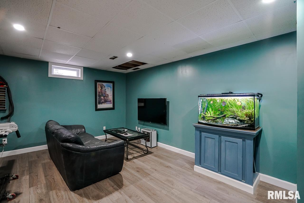 4326 West Castleton Road Peoria, IL 61615 - Photo 19 of 34 Gallery Image 19