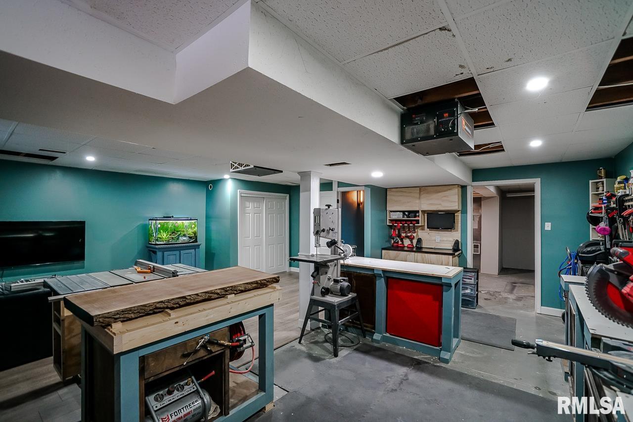4326 West Castleton Road Peoria, IL 61615 - Photo 25 of 34 Gallery Image 25