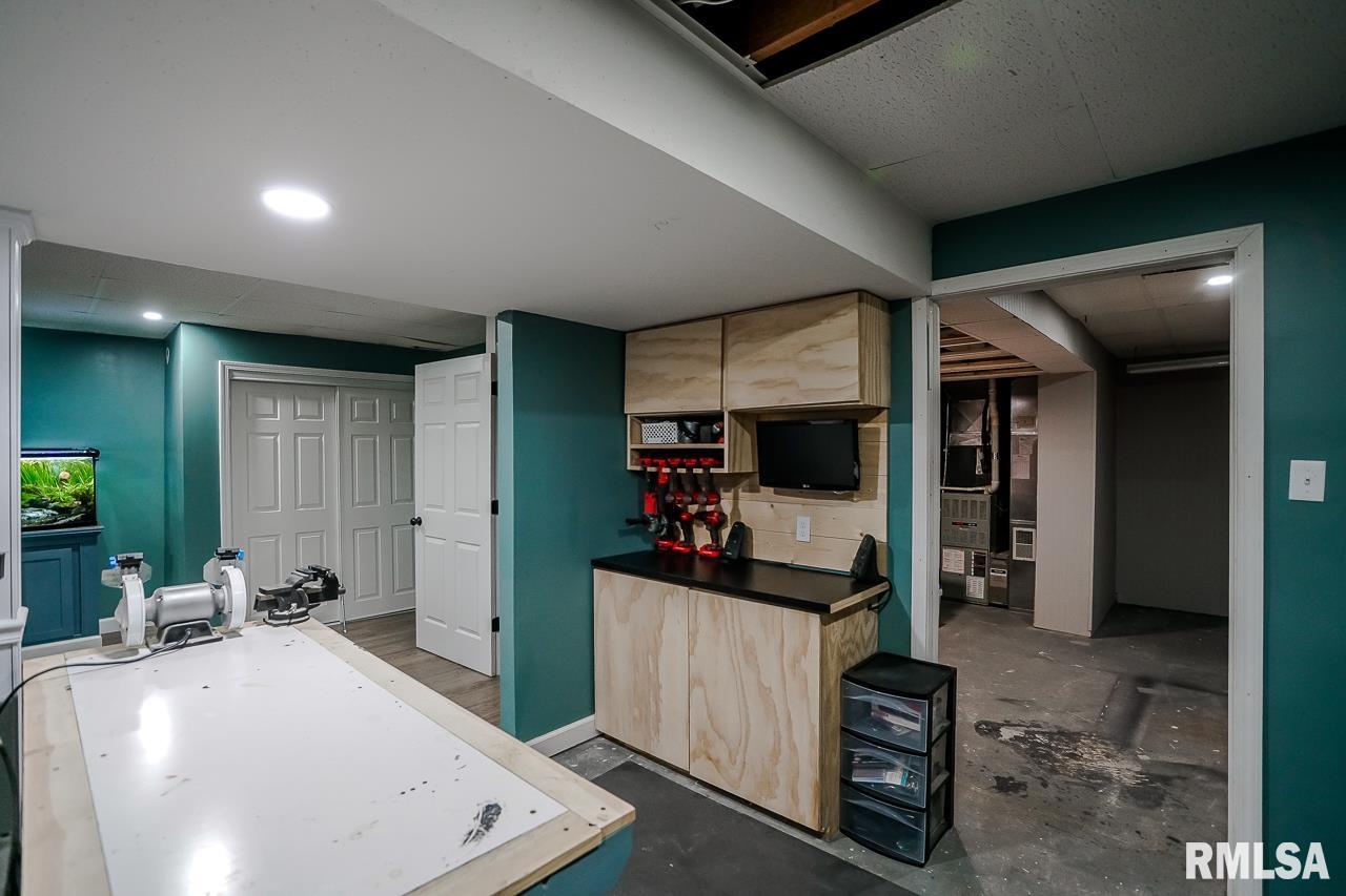 4326 West Castleton Road Peoria, IL 61615 - Photo 28 of 34 Gallery Image 28