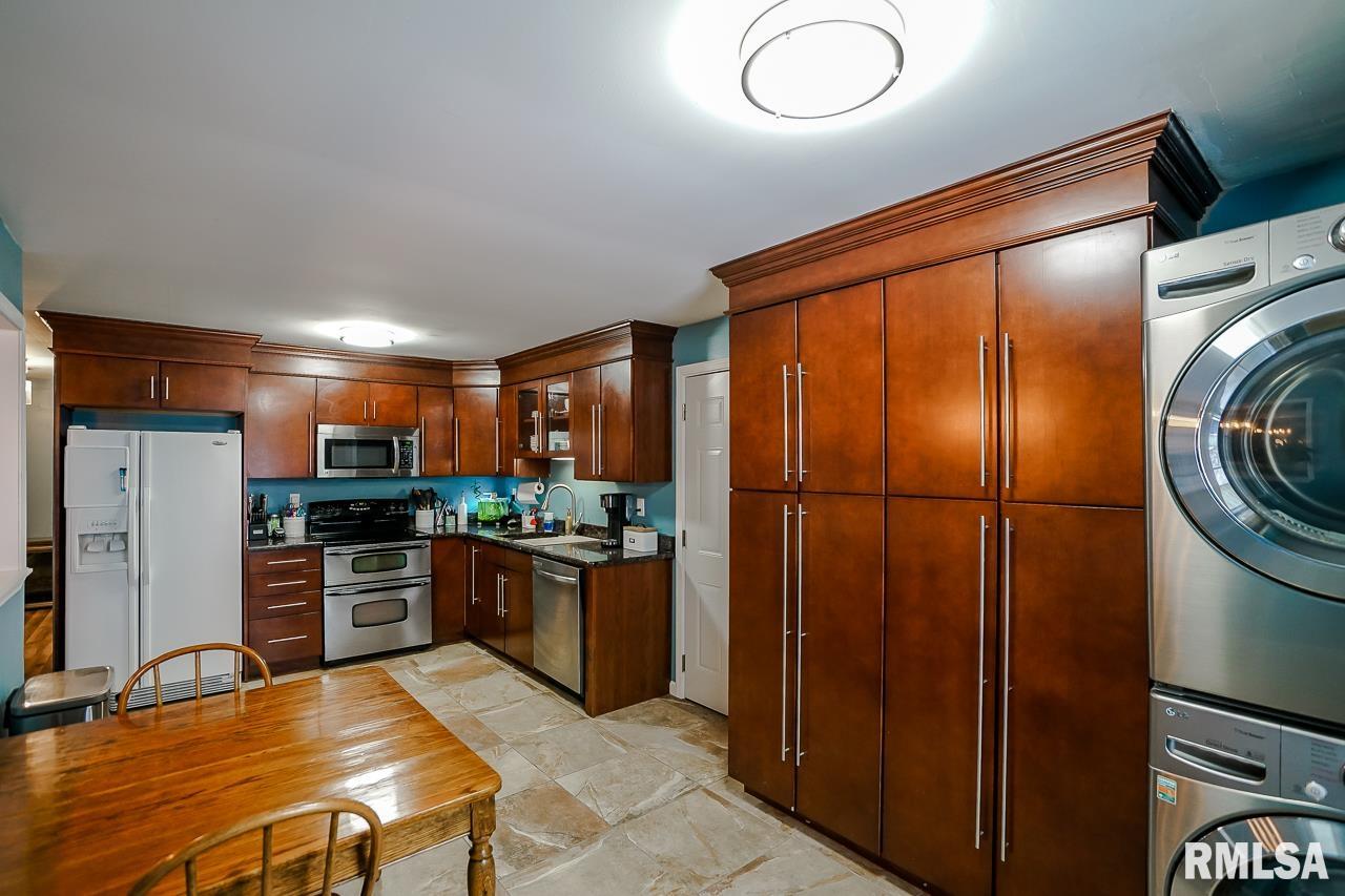 4326 West Castleton Road Peoria, IL 61615 - Photo 10 of 34 Gallery Image 10