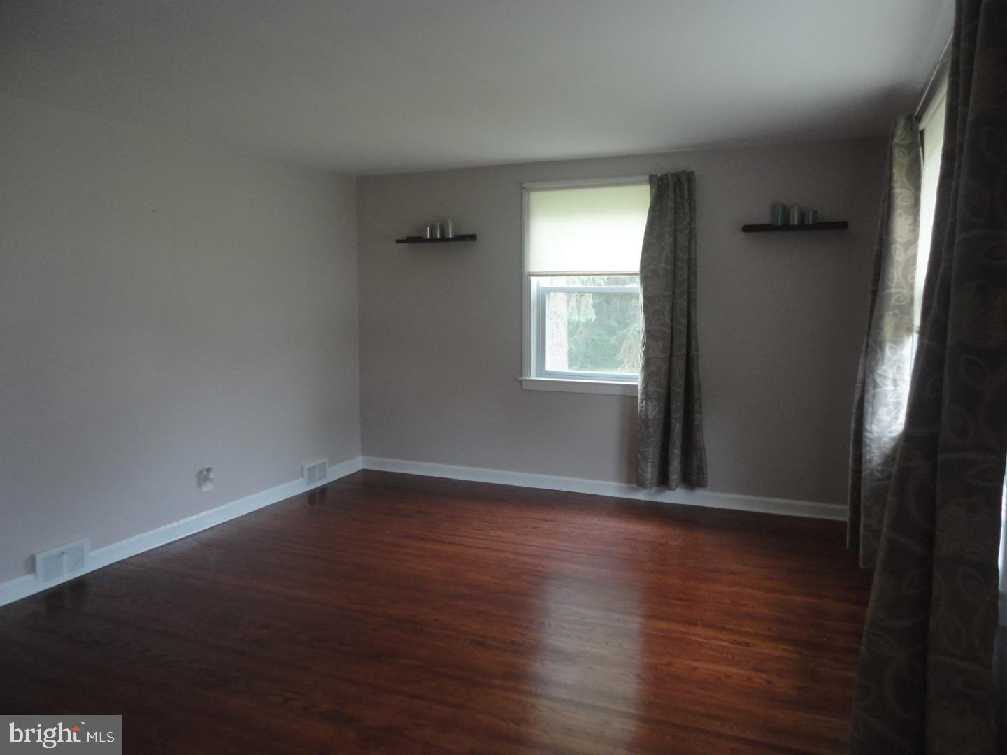 357 Garden Road Springfield, PA 19064 - Photo 2 of 20
