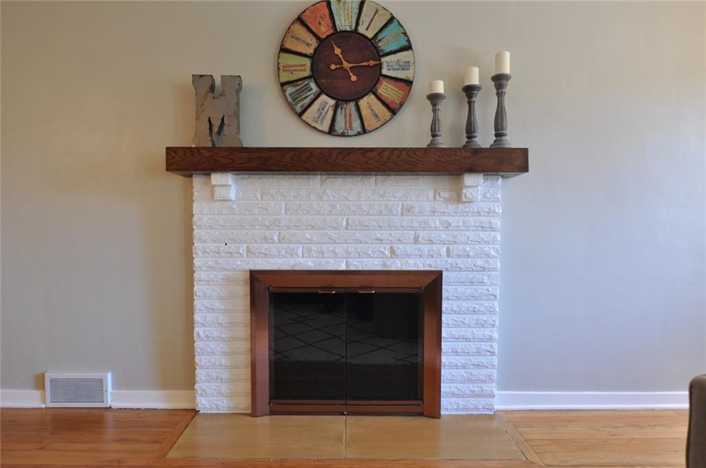 618 Cascade Road Forest Hills, PA 15221 - Photo 3 of 25 Gallery Image 3