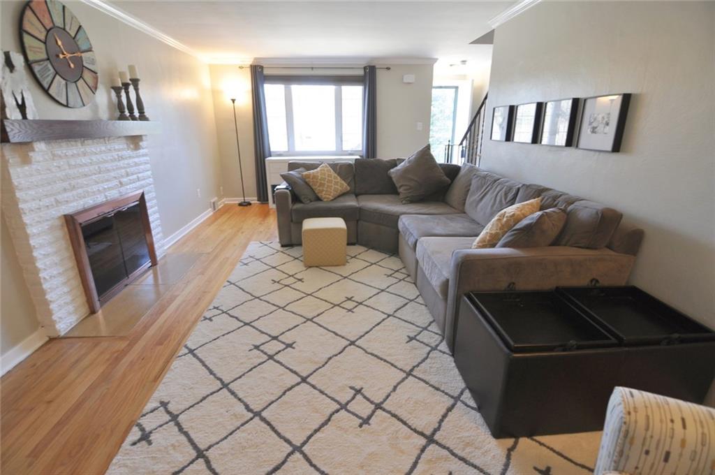 618 Cascade Road Forest Hills, PA 15221 - Photo 4 of 25 Gallery Image 4