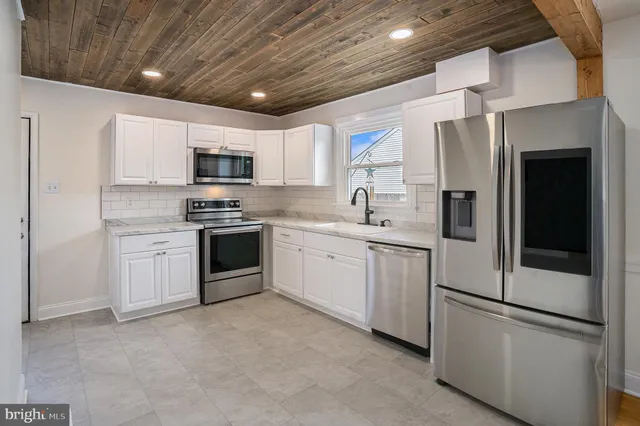 $370,000 | 301 Bridge Street East, Parkesburg, PA 19365