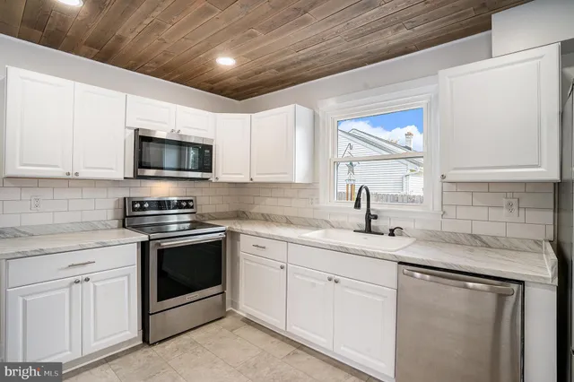 $370,000 | 301 Bridge Street East, Parkesburg, PA 19365