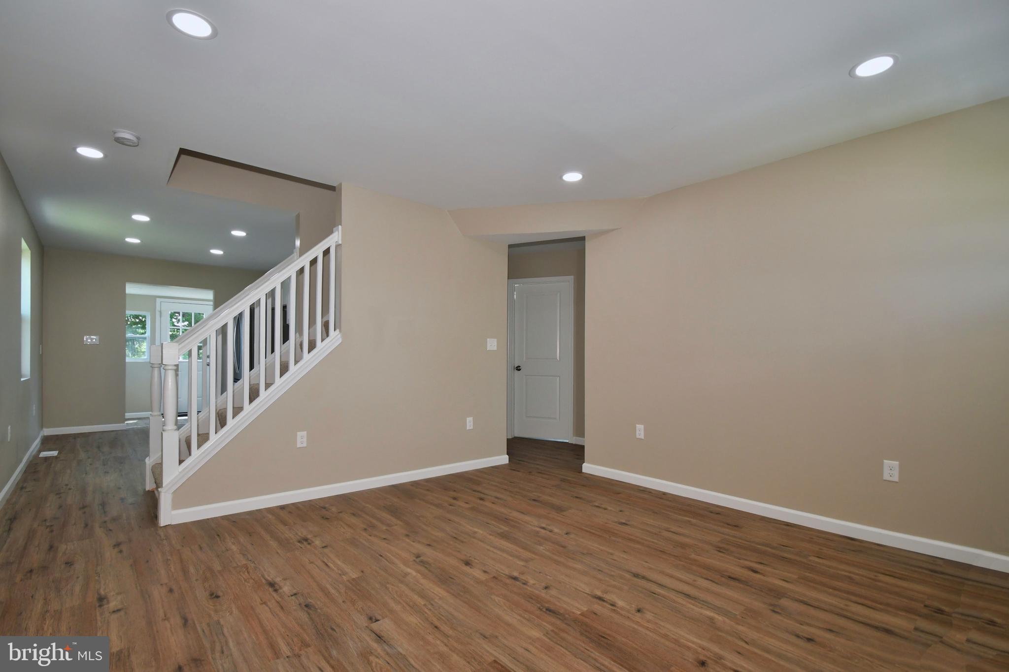 1307 North Point Road Baltimore, MD 21222 - Photo 3 of 30 Living Room