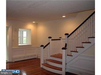 828 Marlyn Road Philadelphia, PA 19151 - Photo 5 of 11 Living Room