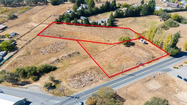 $725,000 | 3790 Gravenstein Highway South, Sebastopol, CA 95472