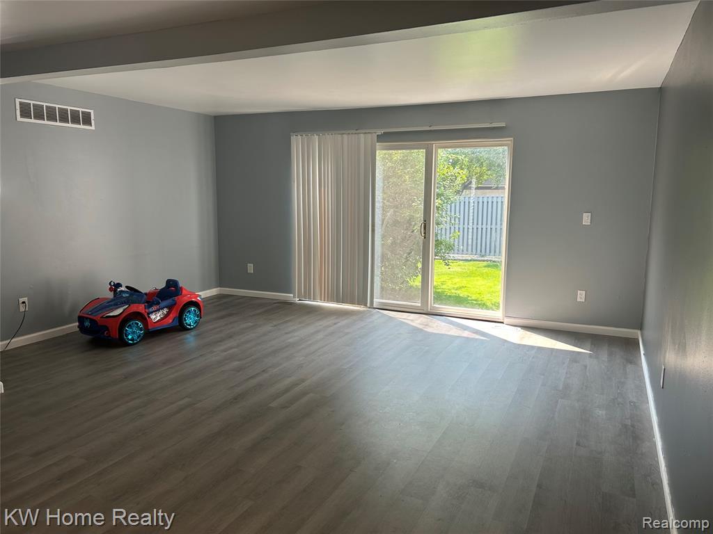 16036 West Eleven Mile Road Southfield, MI 48076 - Photo 5 of 22