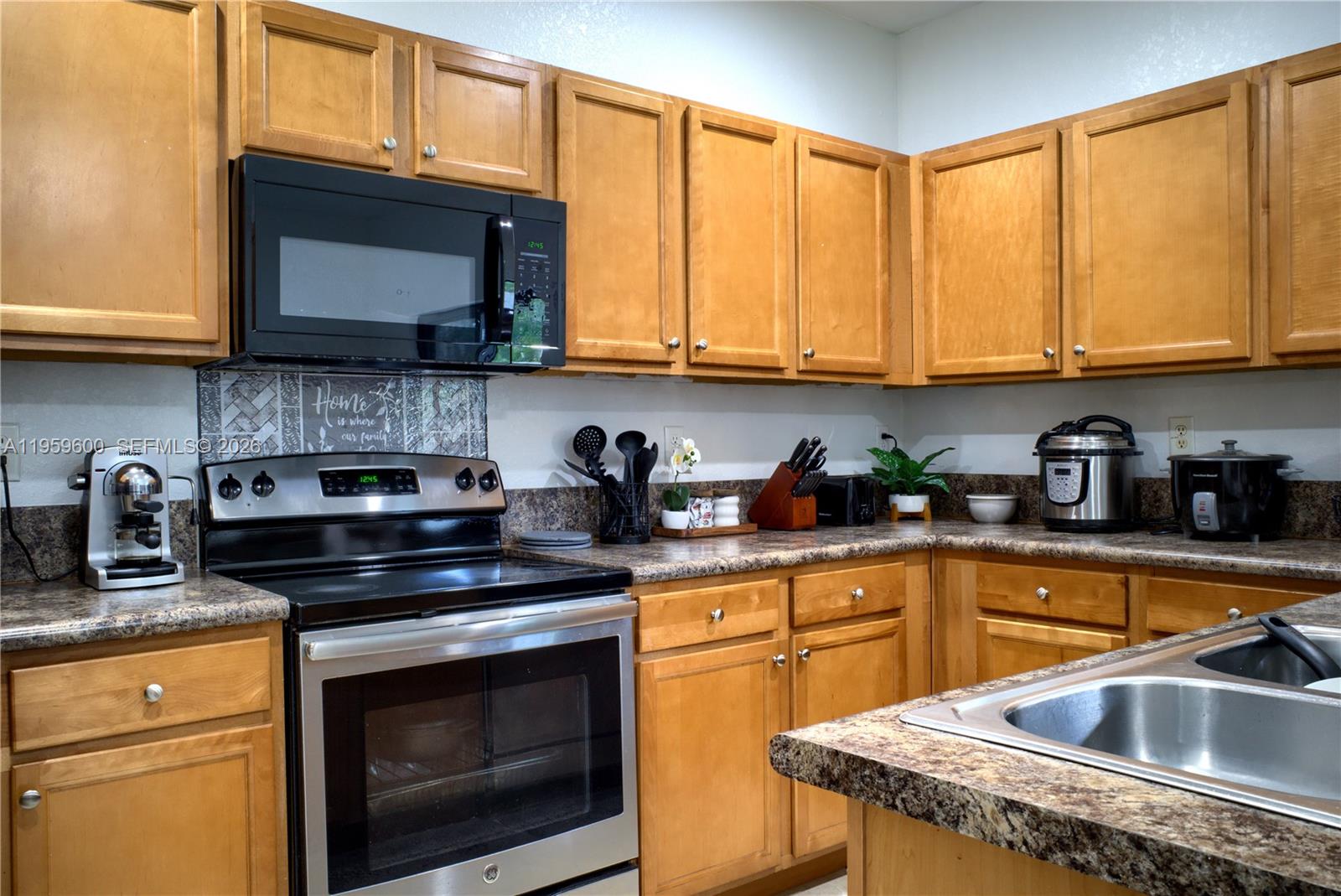 8915 West 35th Avenue Hialeah, FL 33018 - Photo 14 of 43