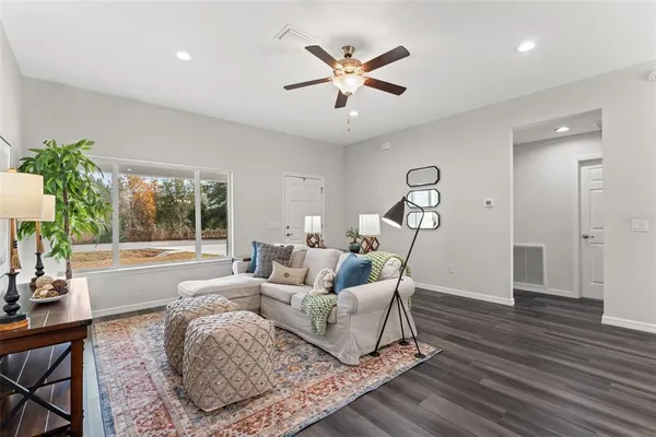 $244,900 | 285 Fisher Way, Ocklawaha, FL 32179