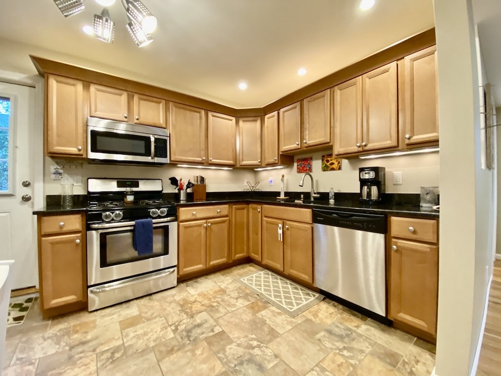 61 Callender Avenue, Unit 2 Newport, RI 02840 - Photo 1 of 25