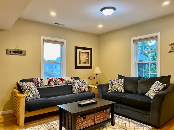 $2,600 | 61 Callender Avenue, Unit 2, Newport, RI 02840