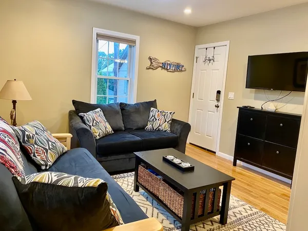 $2,600 | 61 Callender Avenue, Unit 2, Newport, RI 02840