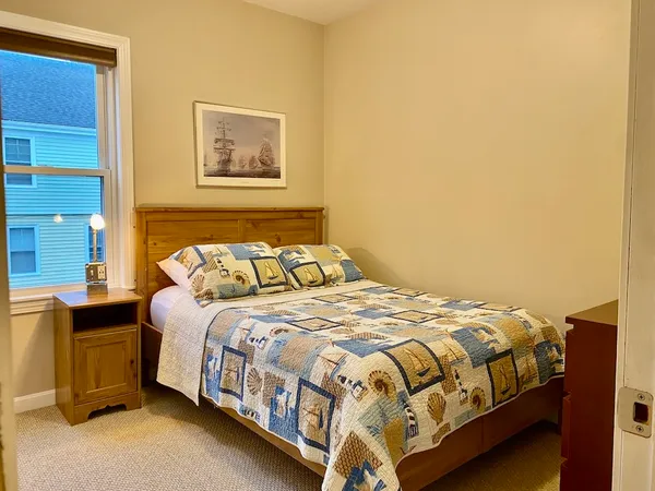 $2,600 | 61 Callender Avenue, Unit 2, Newport, RI 02840