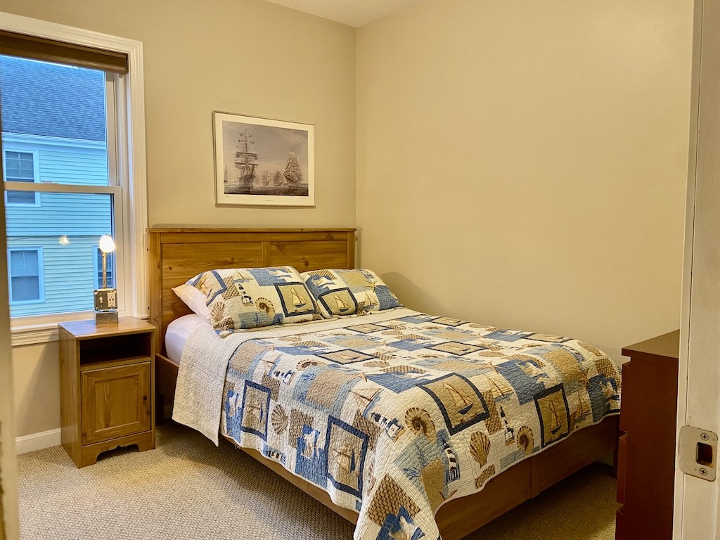 61 Callender Avenue, Unit 2 Newport, RI 02840 - Photo 15 of 25