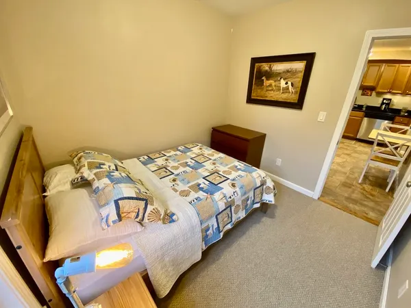 $2,600 | 61 Callender Avenue, Unit 2, Newport, RI 02840