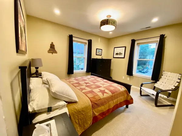 $2,600 | 61 Callender Avenue, Unit 2, Newport, RI 02840