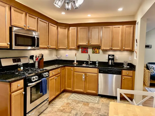 $2,600 | 61 Callender Avenue, Unit 2, Newport, RI 02840