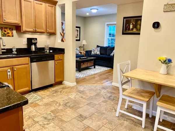 $2,600 | 61 Callender Avenue, Unit 2, Newport, RI 02840