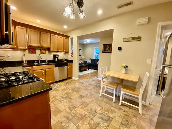 $2,600 | 61 Callender Avenue, Unit 2, Newport, RI 02840