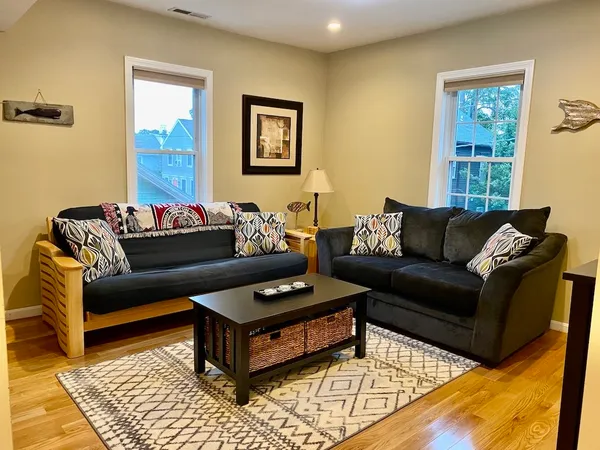 $2,600 | 61 Callender Avenue, Unit 2, Newport, RI 02840