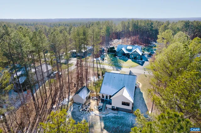 a picture of a room with black white wall