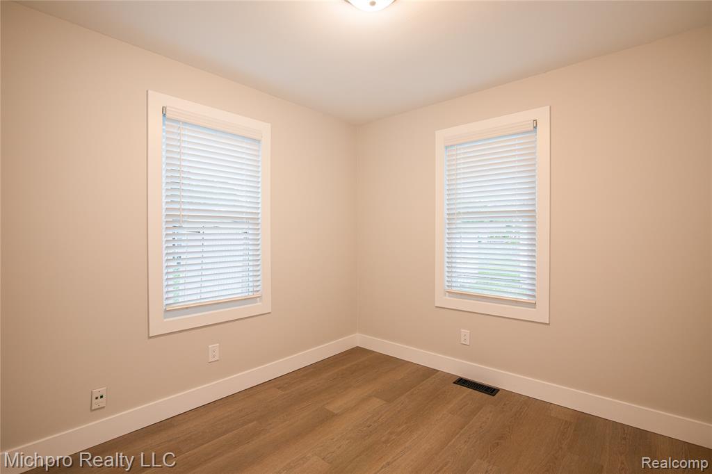 4577 Jerome Road Clarkston, MI 48346 - Photo 17 of 26