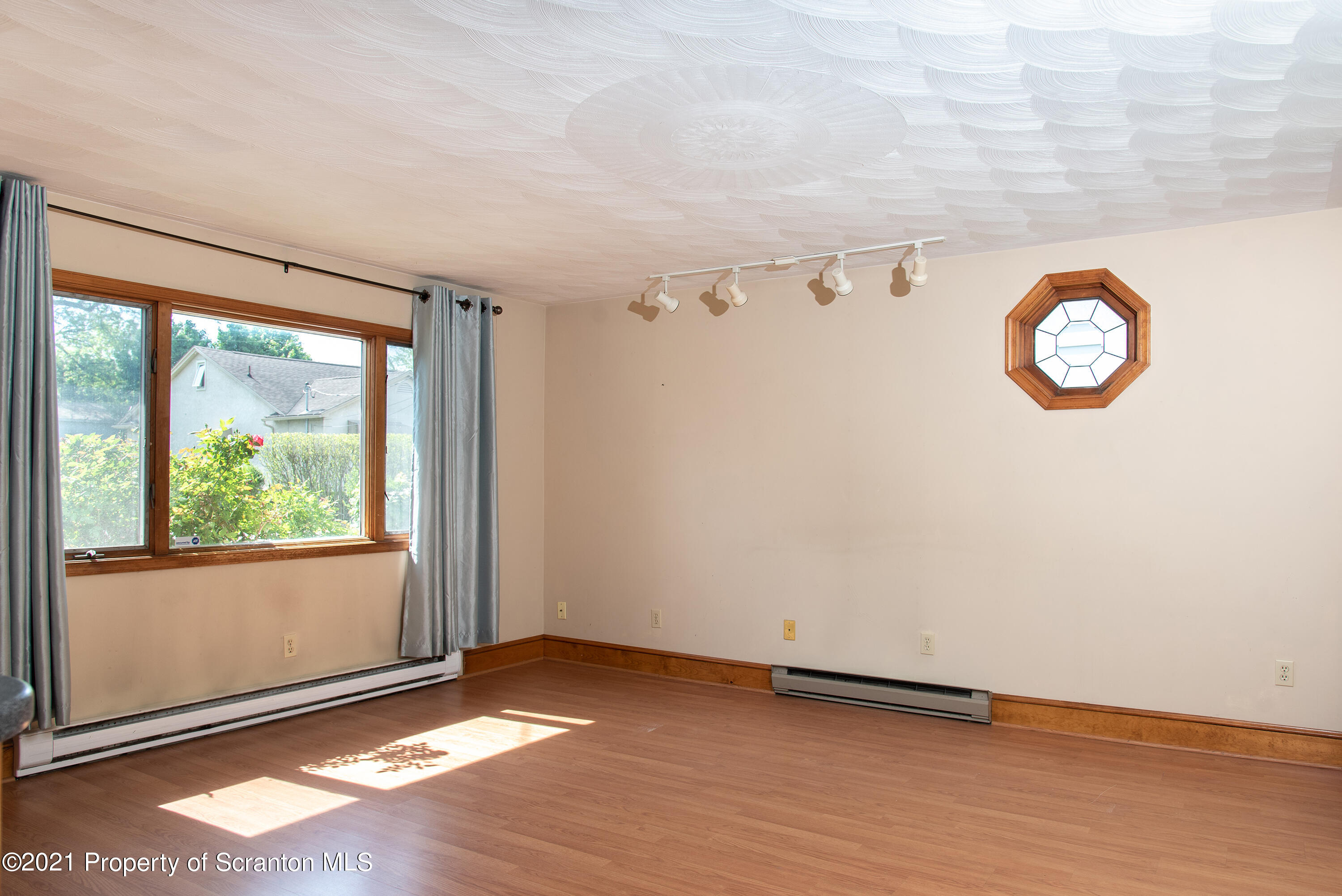 117 Reeves Street Dunmore, PA 18512 - Photo 4 of 29 Gallery Image 4