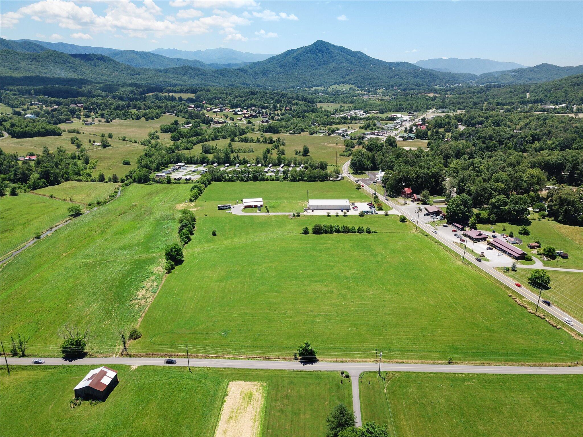 14 Rd Sevierville Tn 37862 Sevierville, TN 37862 - Photo 3 of 6 mountains