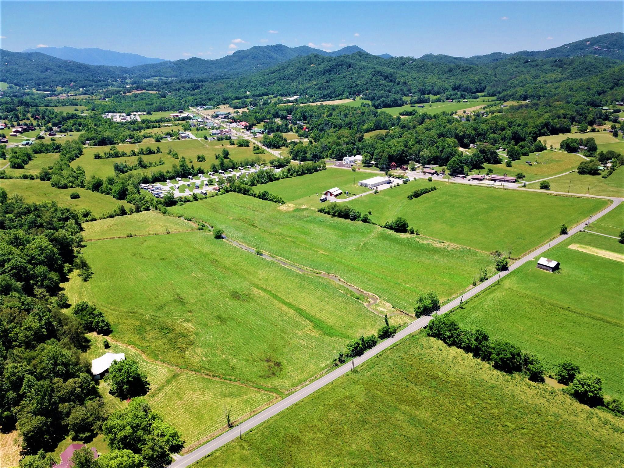 14 Rd Sevierville Tn 37862 Sevierville, TN 37862 - Photo 5 of 6 side view aerial