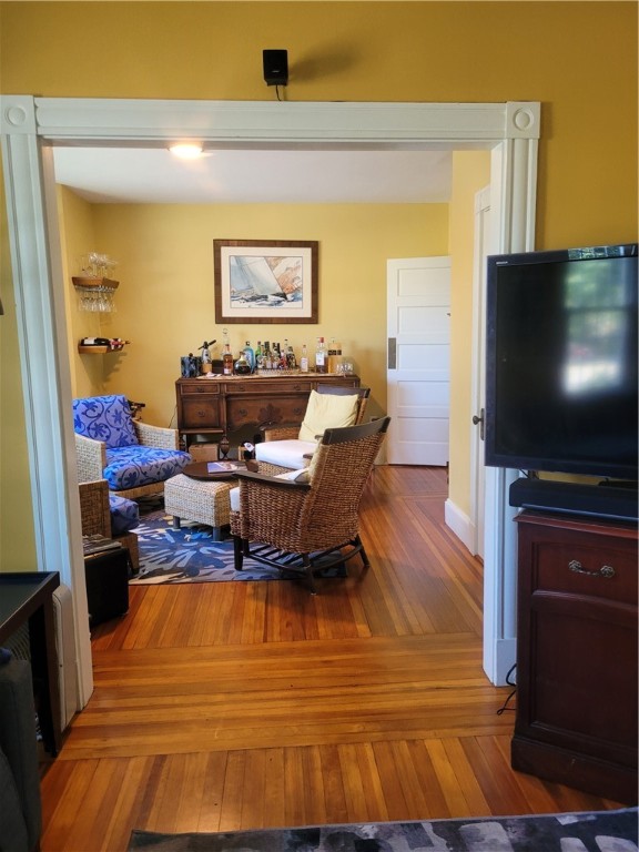 50 Old Fort Road Newport, RI 02840 - Photo 18 of 48 Living room to Dining Room or sitting room