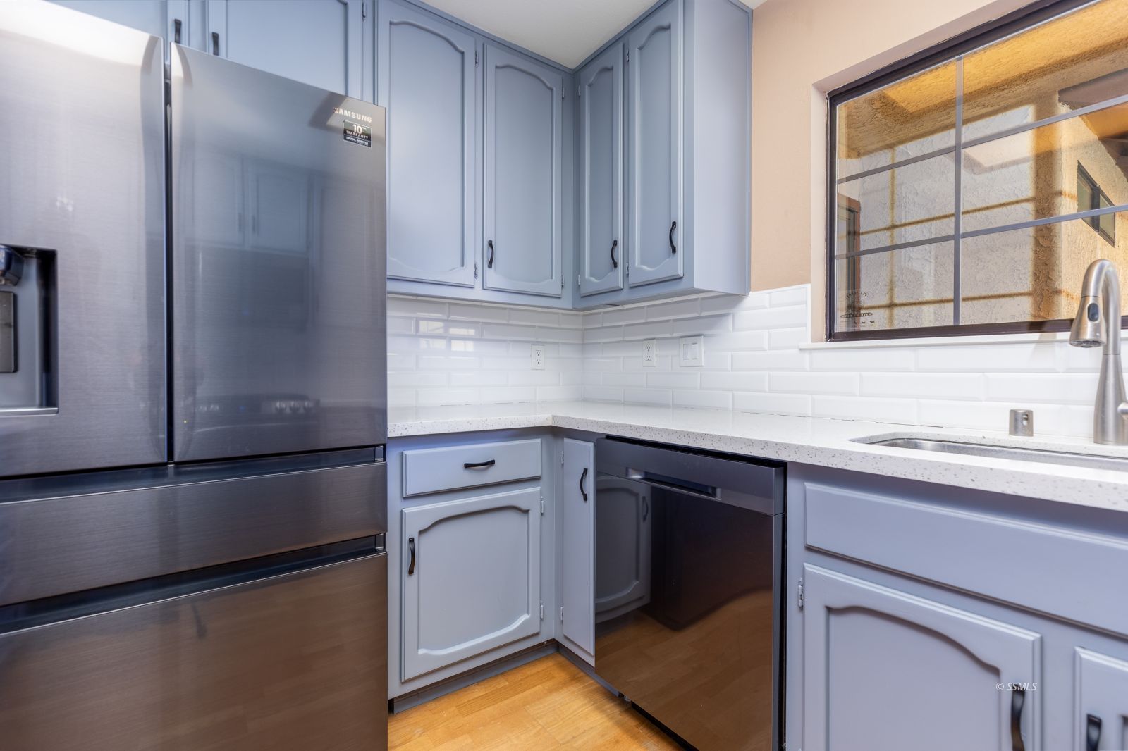 213 Washington Way Ridgecrest, CA 93555 - Photo 10 of 25 a kitchen with appliances cabinets and a sink