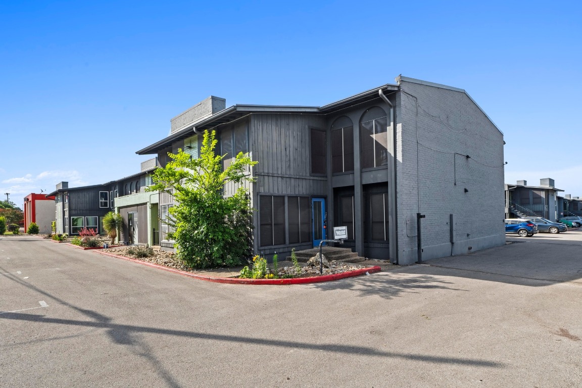 a view of a house with basketball court
