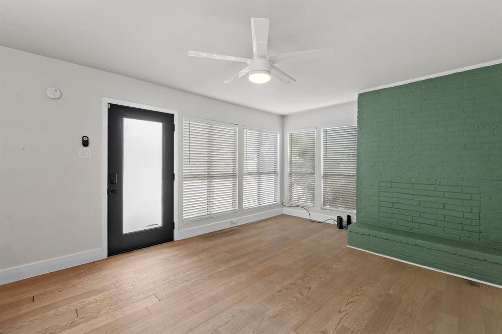 909 Reinli Street, Unit 101 Austin, TX 78751 - Photo 8 of 34 a view of an empty room with a window