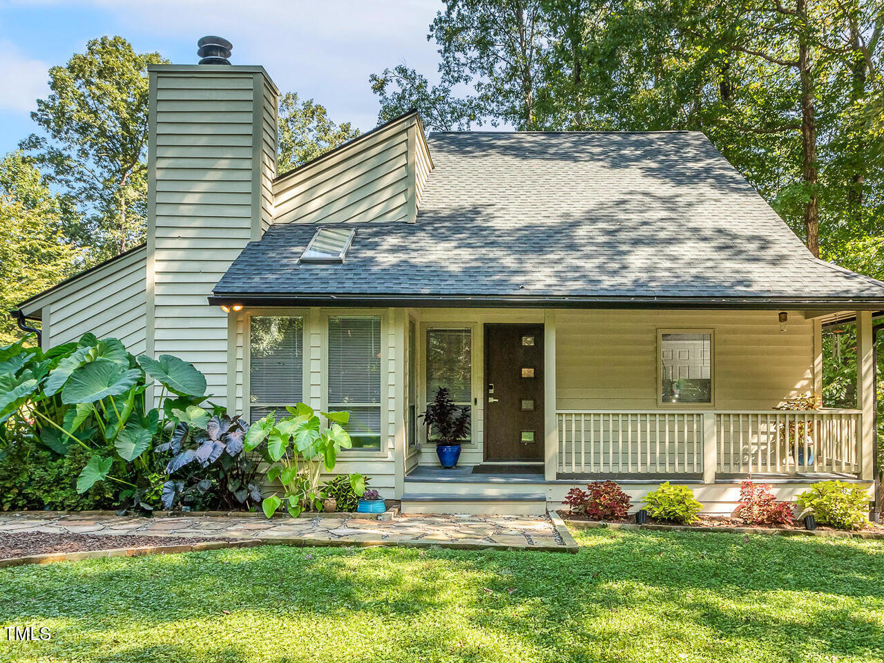 a view of a house with a yard and plants