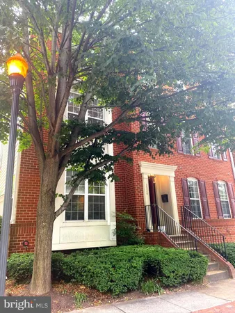 $3,200 | 1536 Northern Neck Drive, Unit 201, Vienna, VA 22182