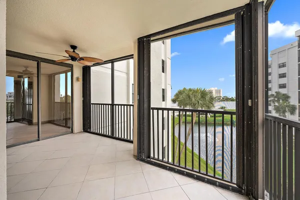 $649,000 | 19800 Sandpointe Bay Drive, Unit 406, Tequesta, FL 33469